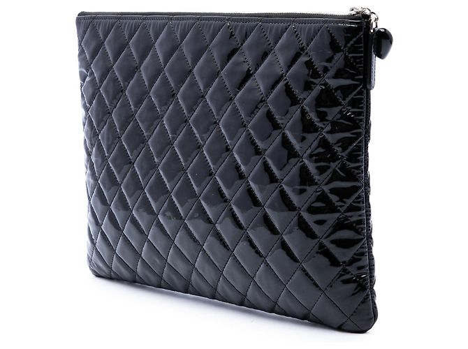 Clutch Chanel Black Large Quilted Patent O Case - vista 2