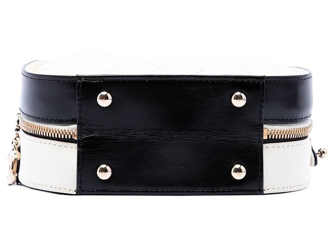 Chanel Vanity Case Small CC Matelassé em Pele de Vitelo Amassada Branca - vista 3