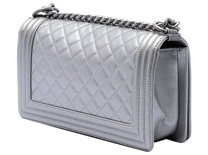 Chanel Gray Old Medium Quilted Metallic Caviar Boy Flap - vista 2