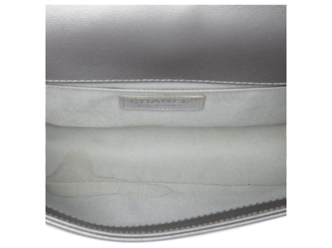 Chanel Gray Old Medium Quilted Metallic Caviar Boy Flap - vista 4