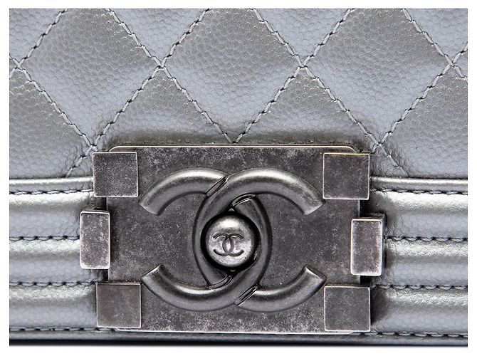 Chanel Gray Old Medium Quilted Metallic Caviar Boy Flap - vista 5