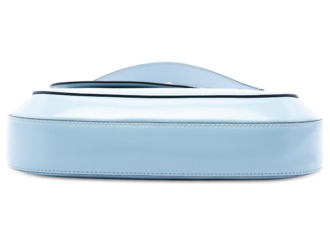 Prada Cleo Umhängetasche mit Klappe aus Spazzolato-Leder in Blau Medium - Ansicht 3