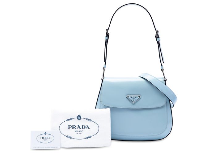 Prada Cleo Umhängetasche mit Klappe aus Spazzolato-Leder in Blau Medium - Ansicht 7