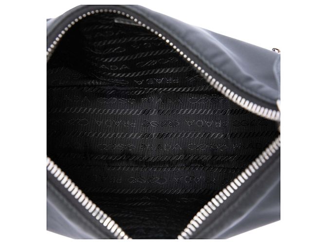 Bolsa Prada Re Edition 2005 em Tessuto preto com acabamentos em Saffiano Mini - vista 4