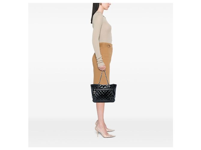 Bolso Tote Chanel Black Large Quilted Patent Chic and Glitter - vista 5