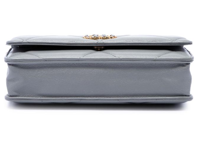 Wallet On Chain Chanel Cartera con cadena 19 de piel de cordero acolchada gris - vista 3