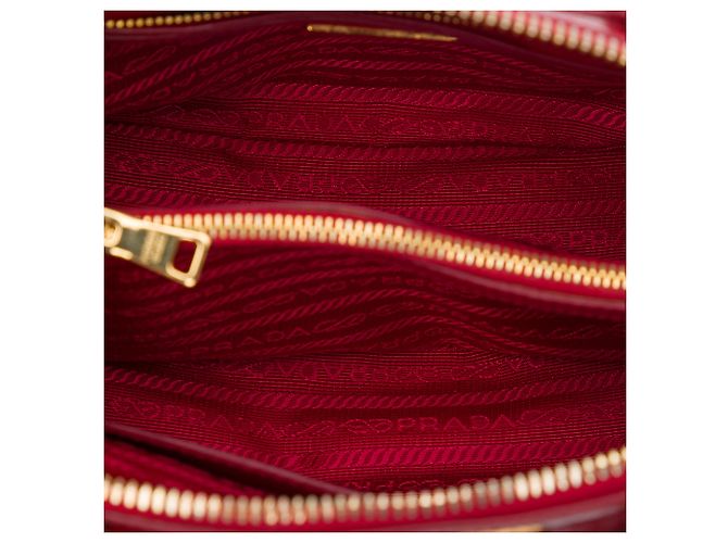 Prada Promenade Small Satchel aus Saffiano Vernice in Rot - Ansicht 4