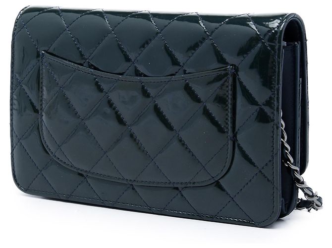 Cartera Chanel Blue CC Quilted Patent Wallet On Chain - vista 2