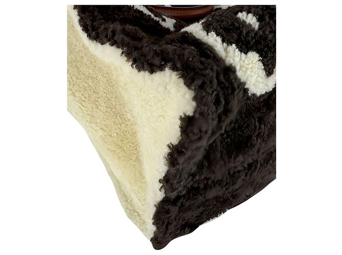 Louis Vuitton Black Monogram Giant Shearling Teddy Onthego GM - vue 10