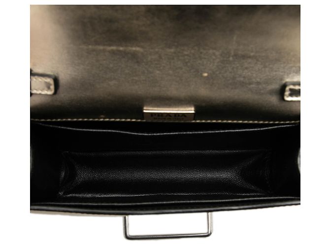Bolsa Prada Cahier em Vitello metálico com acabamentos em Saffiano dourado - vista 4