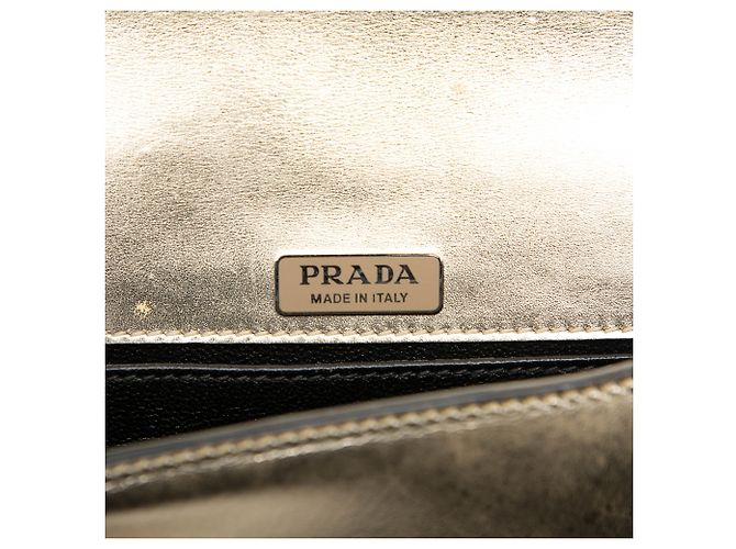 Bolsa Prada Cahier em Vitello metálico com acabamentos em Saffiano dourado - vista 5