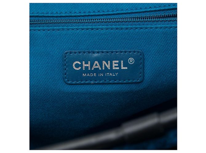 Sacola de Compras Deauville Chanel Blue Medium em pele de carneiro e couro de bezerro - vista 5