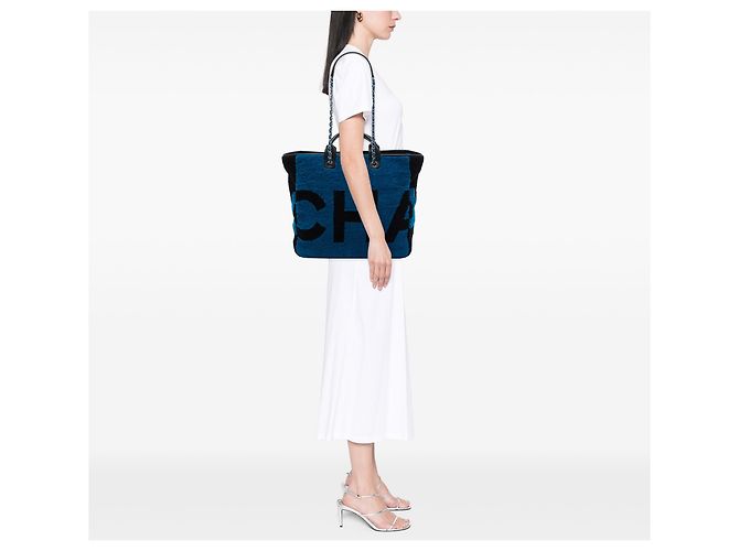Sacola de Compras Deauville Chanel Blue Medium em pele de carneiro e couro de bezerro - vista 6