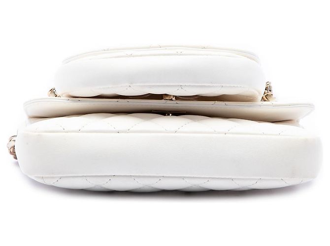Chanel Side Packs Flap em pele de cordeiro acolchoada branca - vista 3