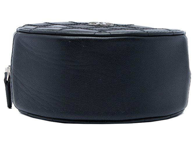 Clutch Redonda Chanel Ultimate Stitch em pele de cordeiro acolchoada preta com corrente - vista 3