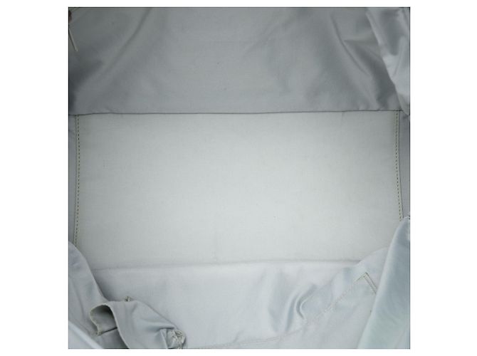 Chanel Paris Biarritz Tote aus beschichtetem Canvas, gesteppt, Silber, Medium - Ansicht 4