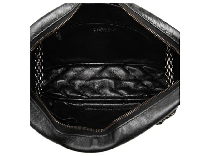 Chanel Reissue 2.55 Medium Camera Bag aus gestepptem, gealtertem Kalbsleder in Schwarz - Ansicht 4