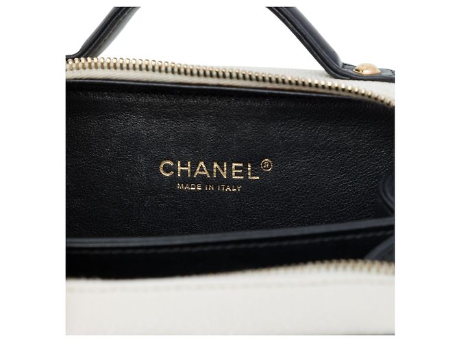 Chanel White Small Caviar CC Filigree Vanity Case - vista 5