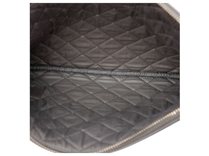 Clutch Chanel Gray Medium Studded Lambskin O Case - vista 4