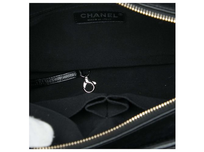 Borsa a tracolla Gabrielle Chanel Medium in tweed nero e vitello - vista 4