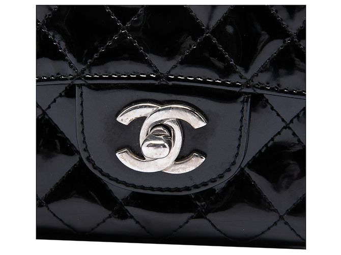 Chanel Black Medium Quilted Patent Secret Label Flap - vue 5