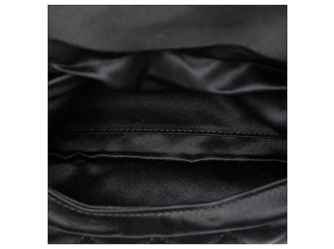Clutch Half Moon de satén acolchado CC Small negra Chanel - vista 4
