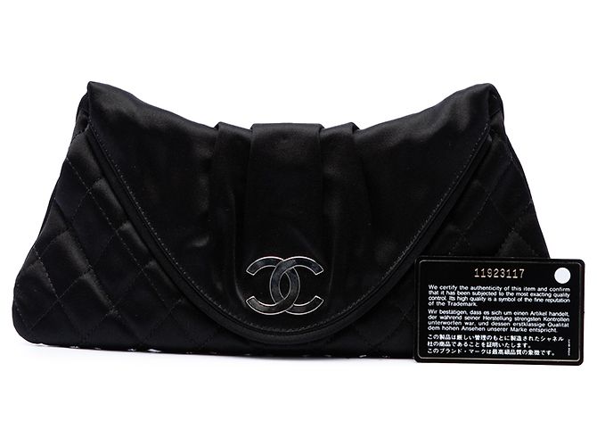 Clutch Half Moon de satén acolchado CC Small negra Chanel - vista 7