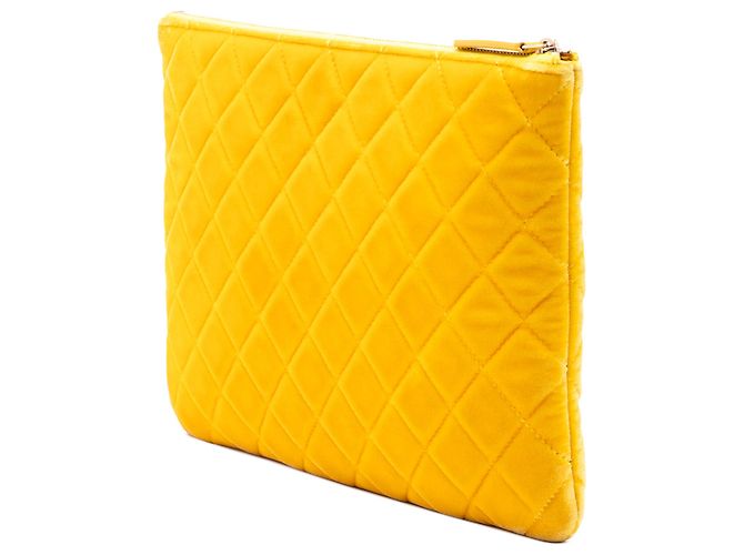 Chanel Yellow Medium CC Quilted Velvet O Case Clutch - Ansicht 2