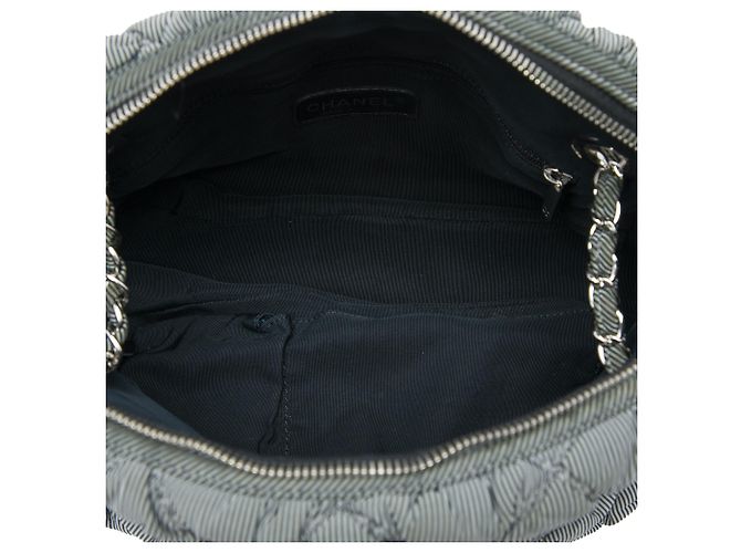 Bolso de hombro Chanel Bubble de nailon acolchado a rayas gris - vista 4