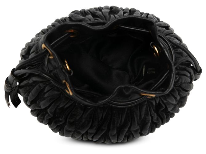 Miu Miu Mini Bucket Bag in Nappa Matelassé Nero - vista 4