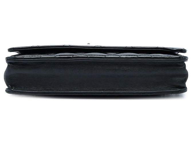 Cartera Chanel Black CC Quilted Patent Wallet On Chain - vista 3