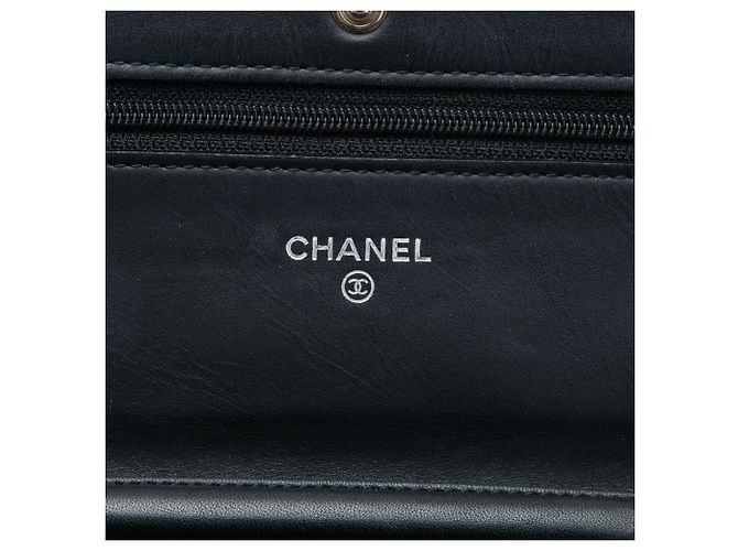 Cartera Chanel Black CC Quilted Patent Wallet On Chain - vista 5