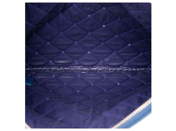 Le Boy Chanel Blue Medium Quilted Caviar Boy O Case Clutch - vista 4