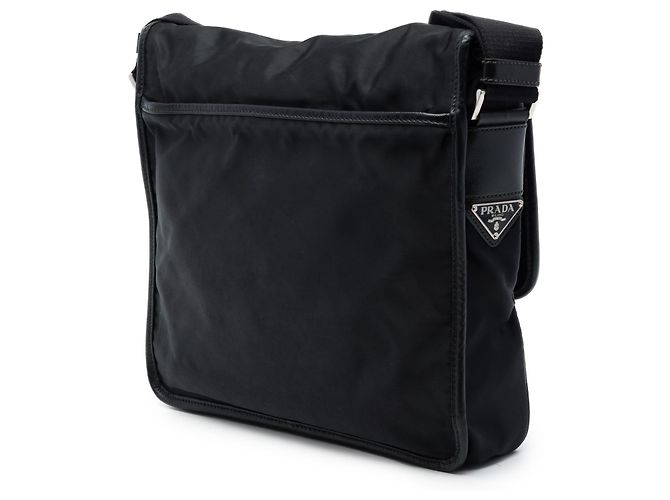 Bolsa Messenger Prada em Tessuto com acabamento em Saffiano preto e fivela - vista 2