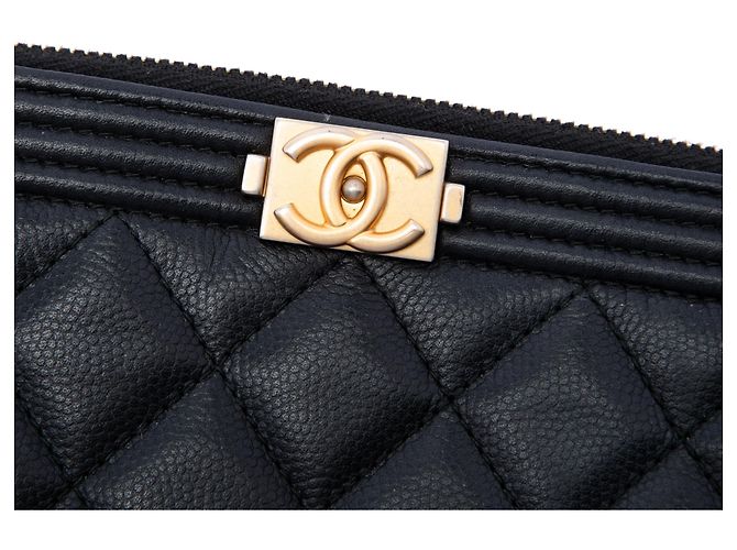 Chanel Black Large Quilted Caviar Boy O Case Clutch - vista 5