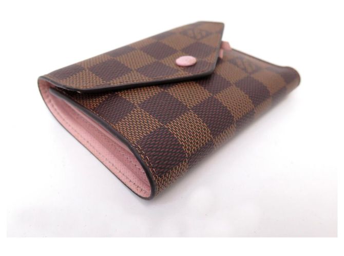 PORTAFOGLIO LOUIS VUITTON VICTORINE TOILE DAMIER EBENE E PELLE ROSA - vista 4