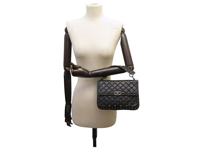 BOLSA VALENTINO ROCKSTUD SPIKE EM COURO PRETO COM PREGOS 7W2B0122NAP - vista 5