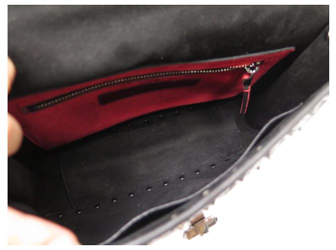 BOLSA VALENTINO ROCKSTUD SPIKE EM COURO PRETO COM PREGOS 7W2B0122NAP - vista 7