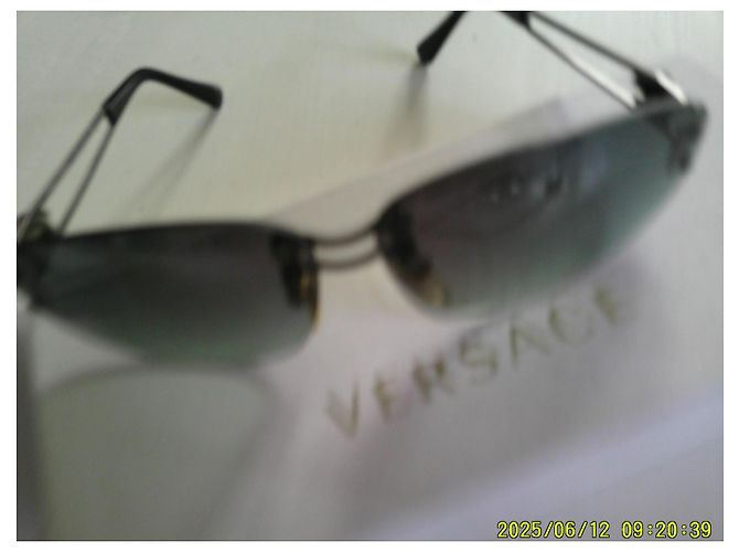 Versace Medusa Sonnenbrille aus Metall und schwarzem Kunststoff - Ansicht 3