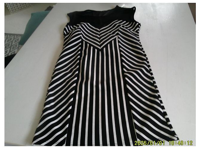 Autre Marque Abito corto aderente a righe bianco e nero con tulle - vista 6