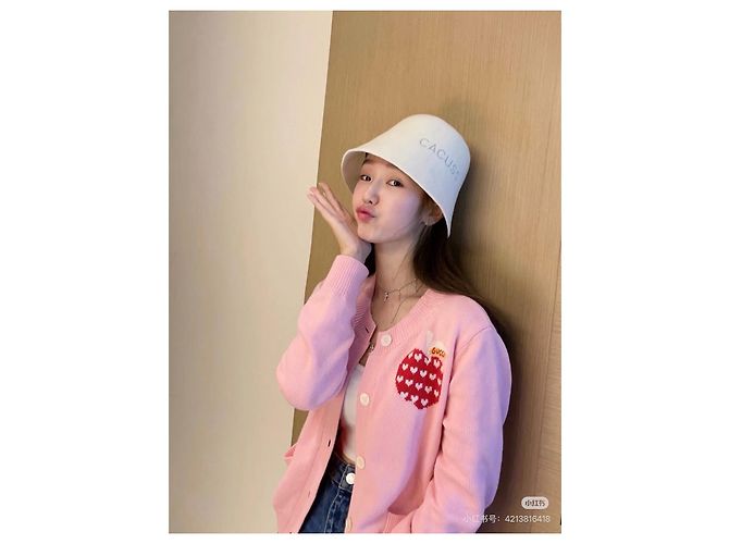 Gucci Strickjacke aus Wolle Rosa mit Apfelmotiv - Ansicht 5