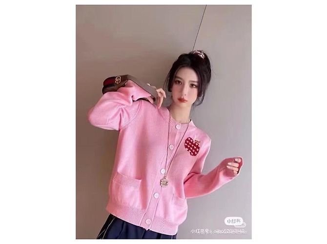 Gucci Strickjacke aus Wolle Rosa mit Apfelmotiv - Ansicht 6
