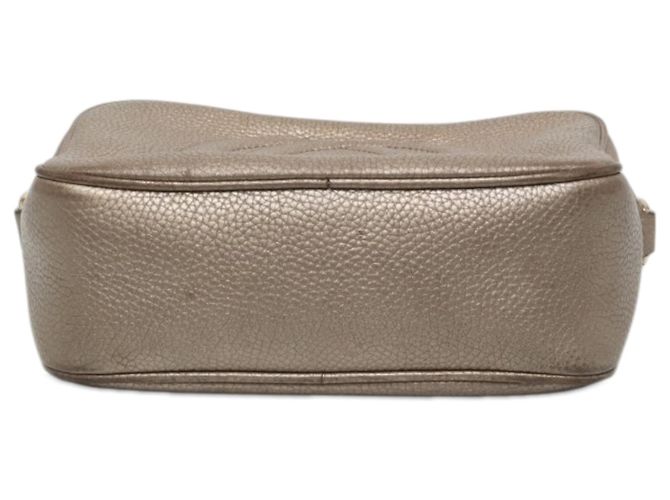 Borsa a tracolla Soho Disco Gucci in pelle di vitello metallizzata oro - vista 3