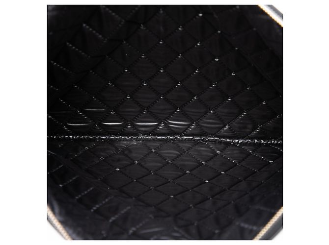 Clutch Chanel Boy O Case Large in pelle caviar matelassé nera - vista 4
