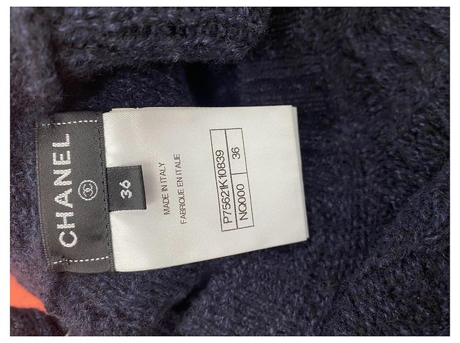 Cárdigan Chanel 23B de punto en cashmere azul marino - vista 3