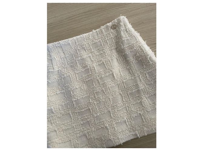 Falda Chanel 23B de tweed blanca - vista 4