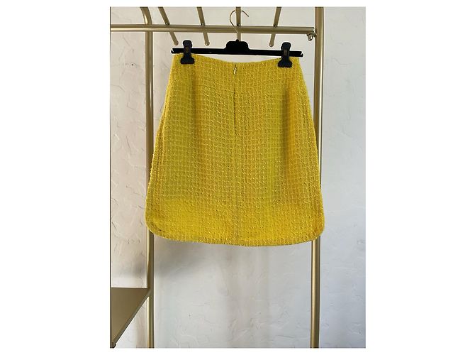Falda Chanel 22S de tweed amarilla - vista 3