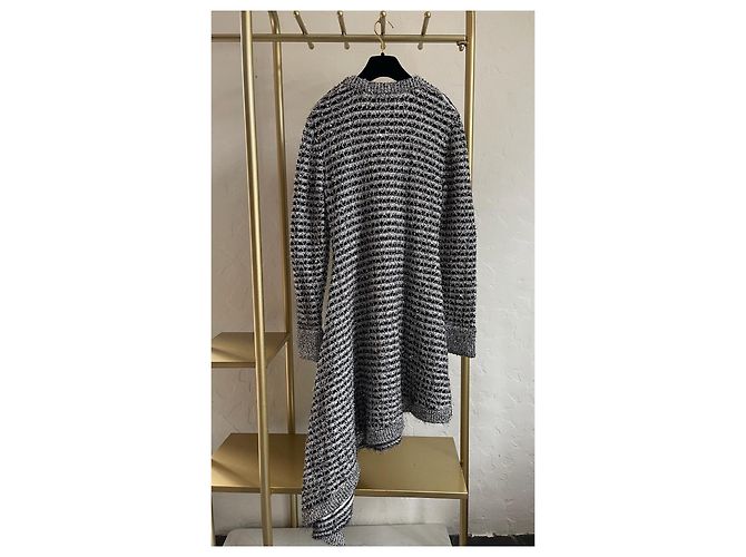 Chanel 24K Strickkleid in Silber mit Verzierungen - Ansicht 2