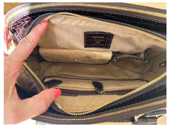 Lancel Adjani Set Borsa e Portafoglio in Pelle Effetto Coccodrillo Marrone - vista 7