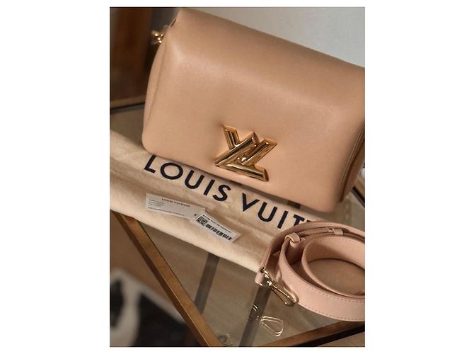 Louis Vuitton Twist MM Mala de ombro em couro acolchoado bege - vista 12